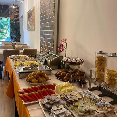Crown Boutique Hotel Дуррес Екстер'єр фото