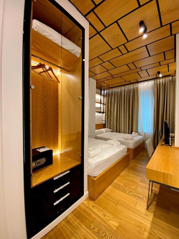 Crown Boutique Hotel Дуррес Екстер'єр фото