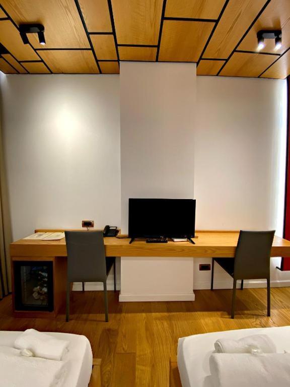 Crown Boutique Hotel Дуррес Екстер'єр фото