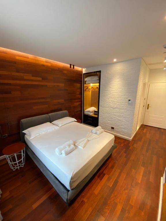 Crown Boutique Hotel Дуррес Екстер'єр фото