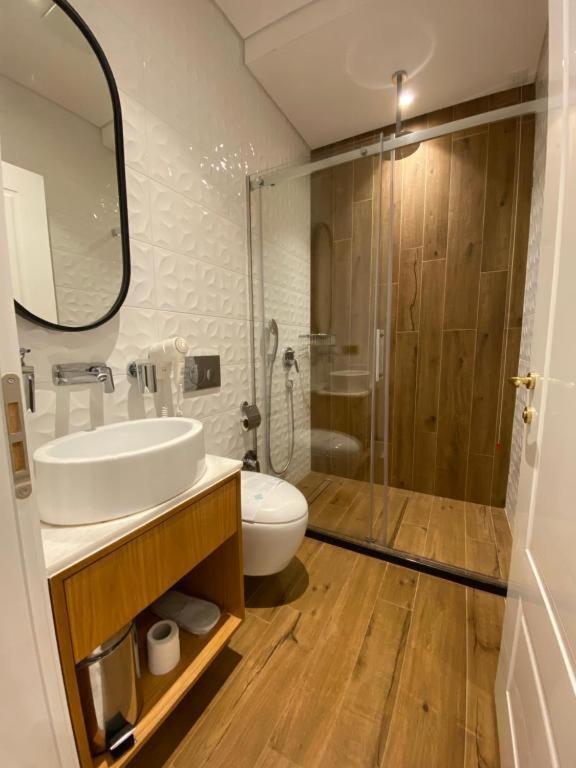 Crown Boutique Hotel Дуррес Екстер'єр фото